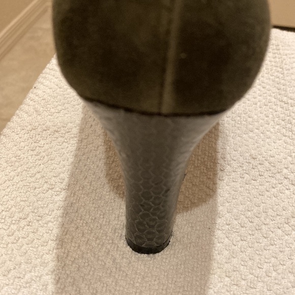 Bisou Bisou Michele Bohbot Retro Leather and Suede Peep Toe Pumps Heels Size 8M - Picture 14 of 14